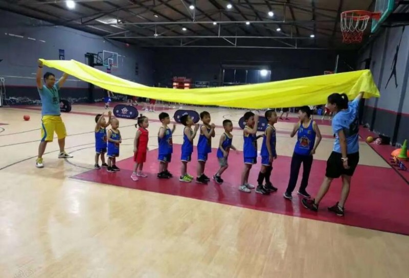 为什么封闭训练是提高篮球水平的有效途径_0